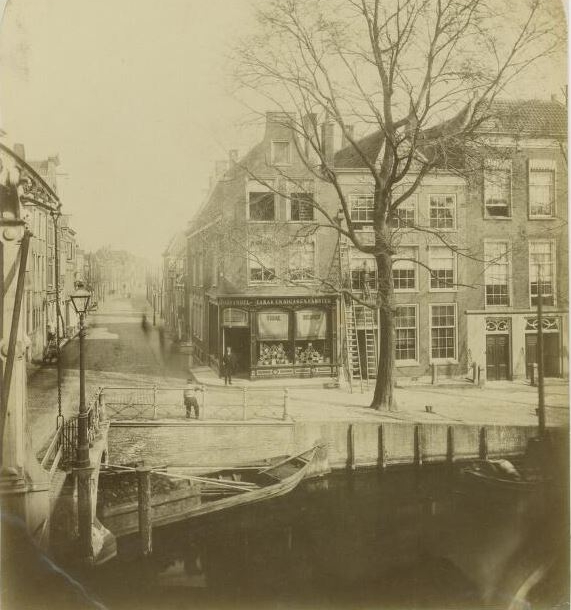 Hooigracht, hoek Nieuwe Rijn.jpg